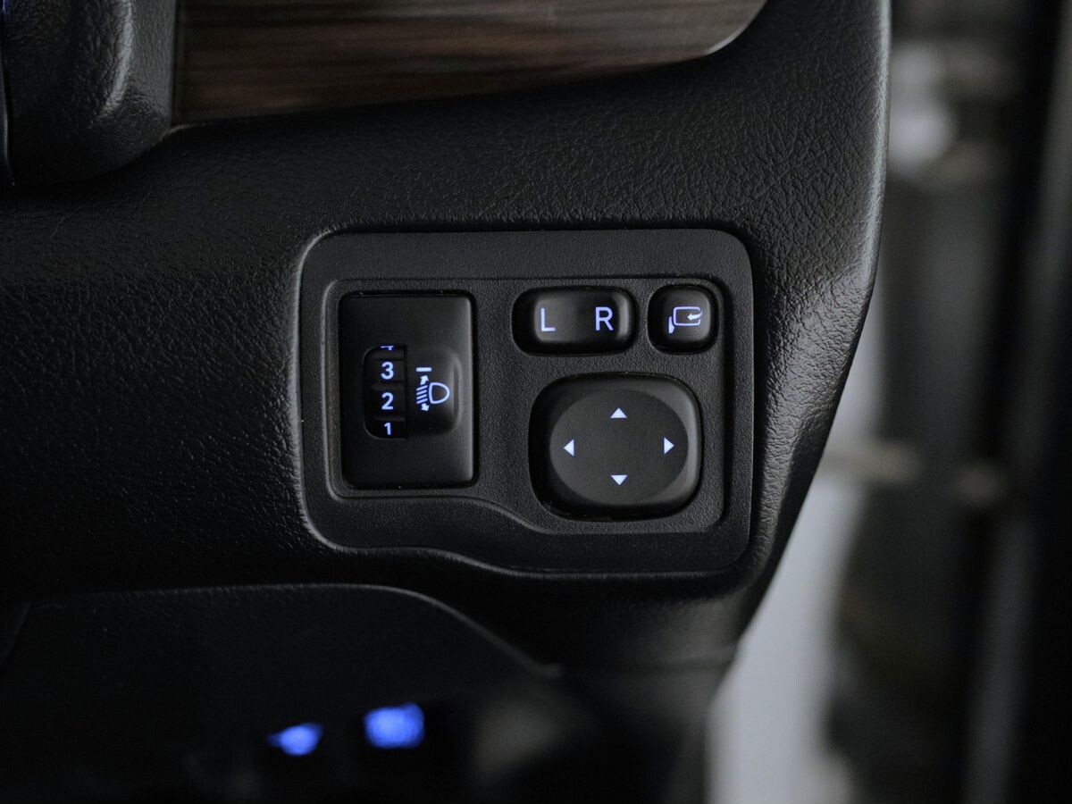 Toyota Premio 2018 - фото автомобиля