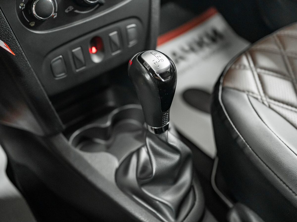 Renault Sandero Stepway 2021 - фото автомобиля