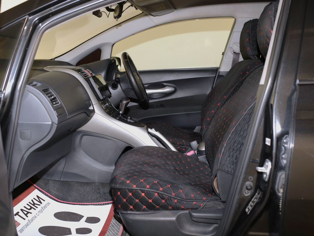 Toyota Auris 2008 - фото автомобиля