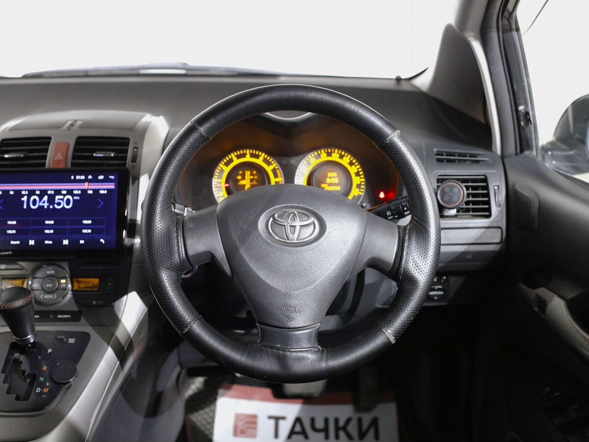 Toyota Auris 2008 - фото автомобиля