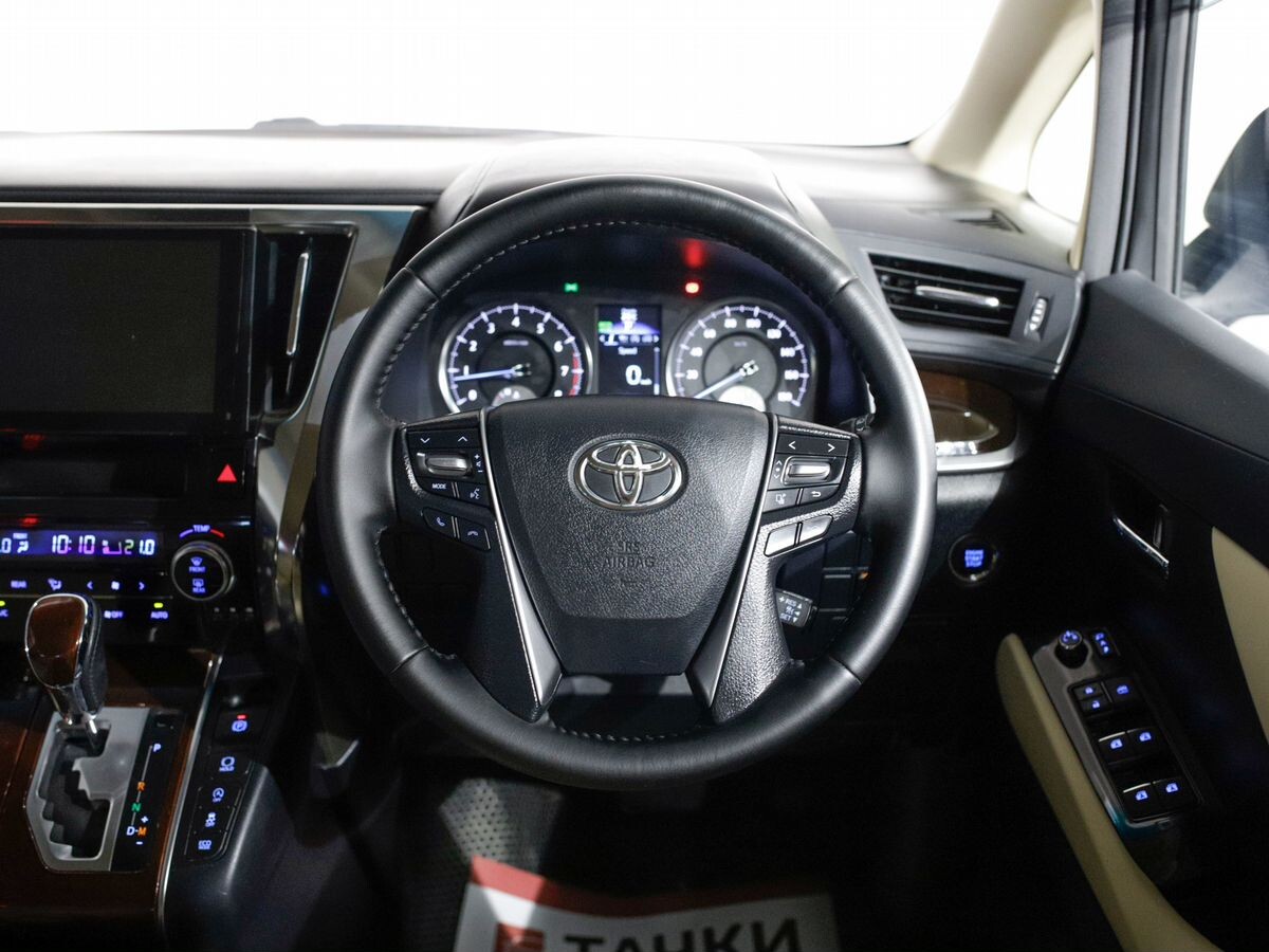 Toyota Vellfire 2016 - фото автомобиля