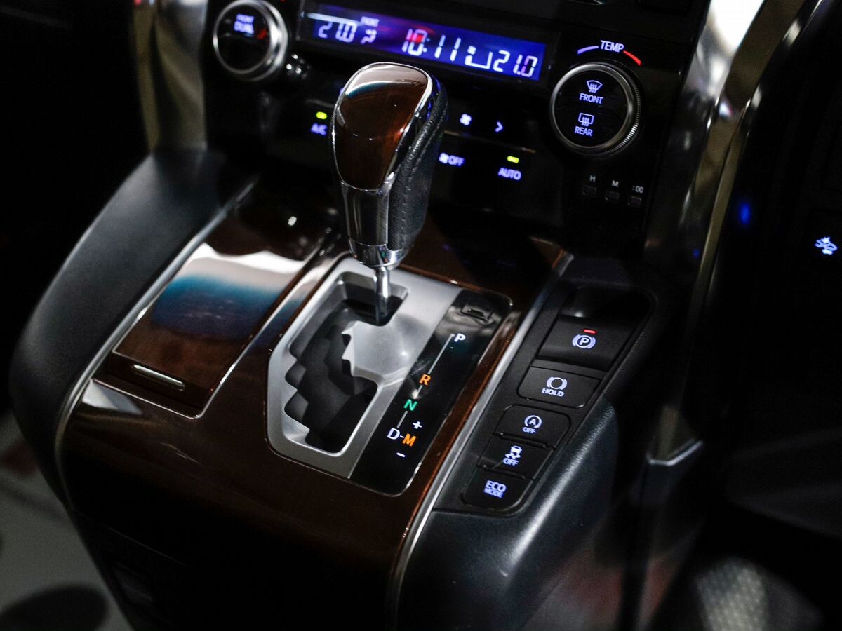 Toyota Vellfire 2016 - фото автомобиля