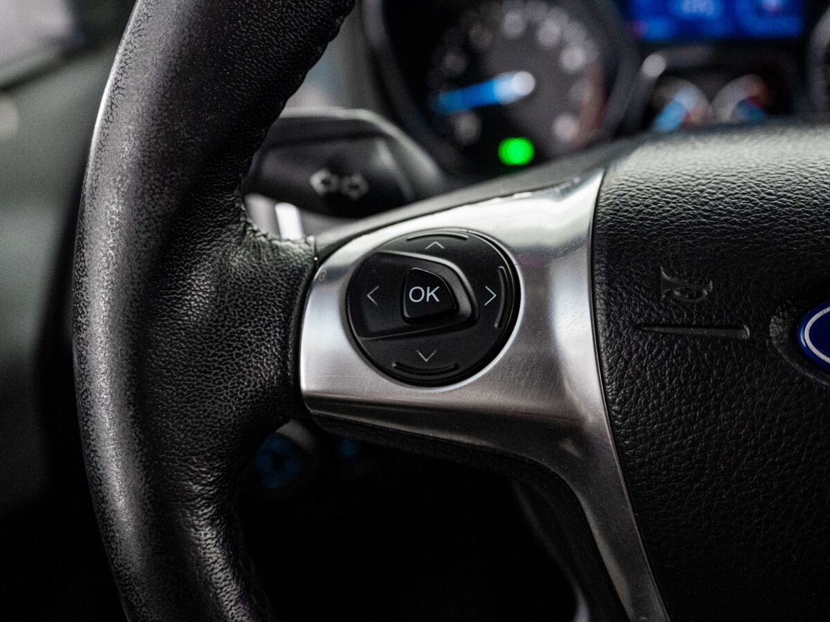 Ford Focus 2012 - фото автомобиля