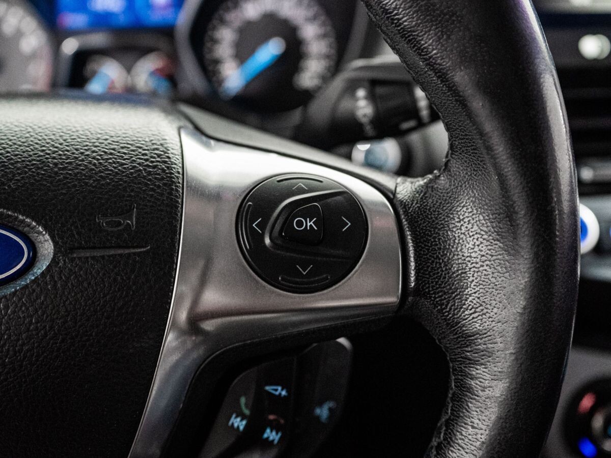 Ford Focus 2012 - фото автомобиля