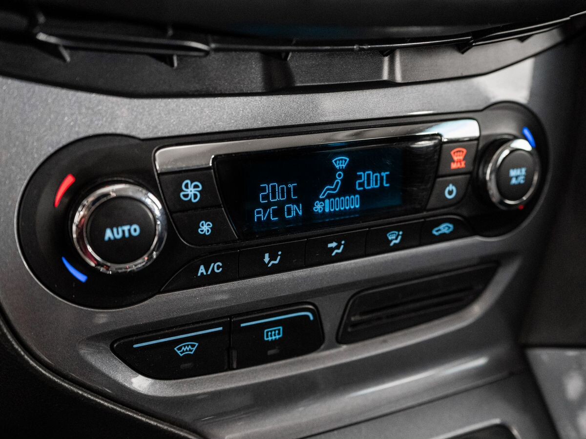 Ford Focus 2012 - фото автомобиля