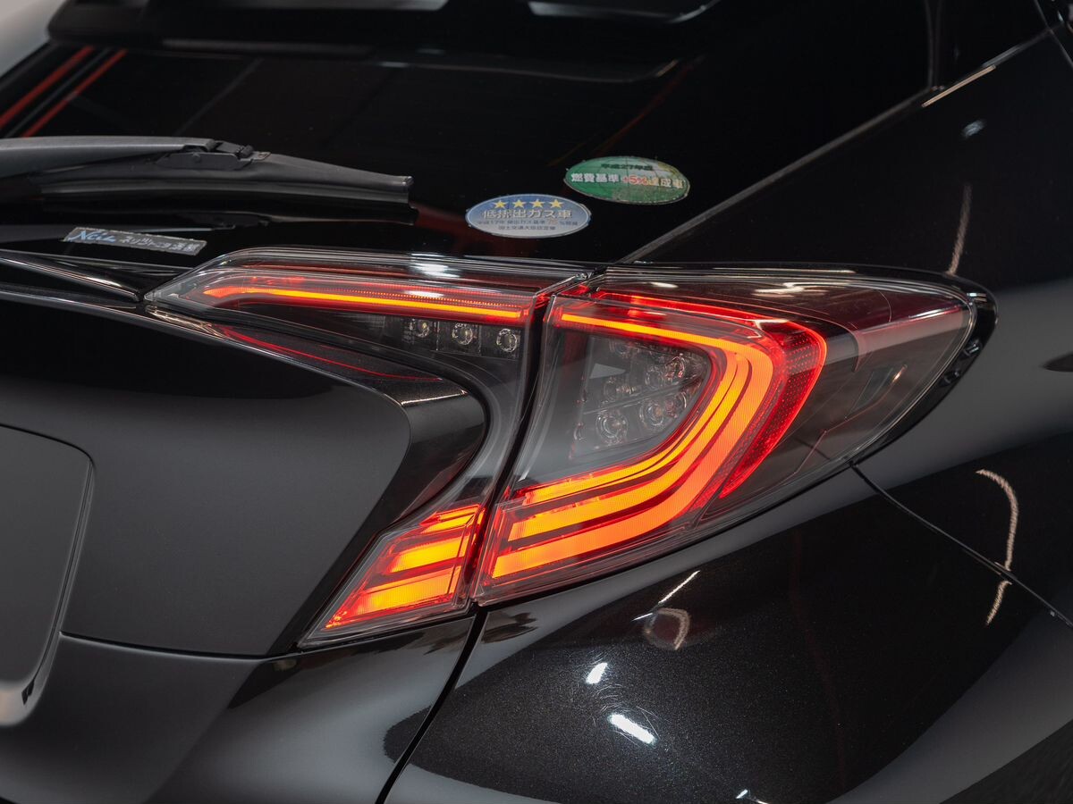 Toyota C-HR 2017 - фото автомобиля