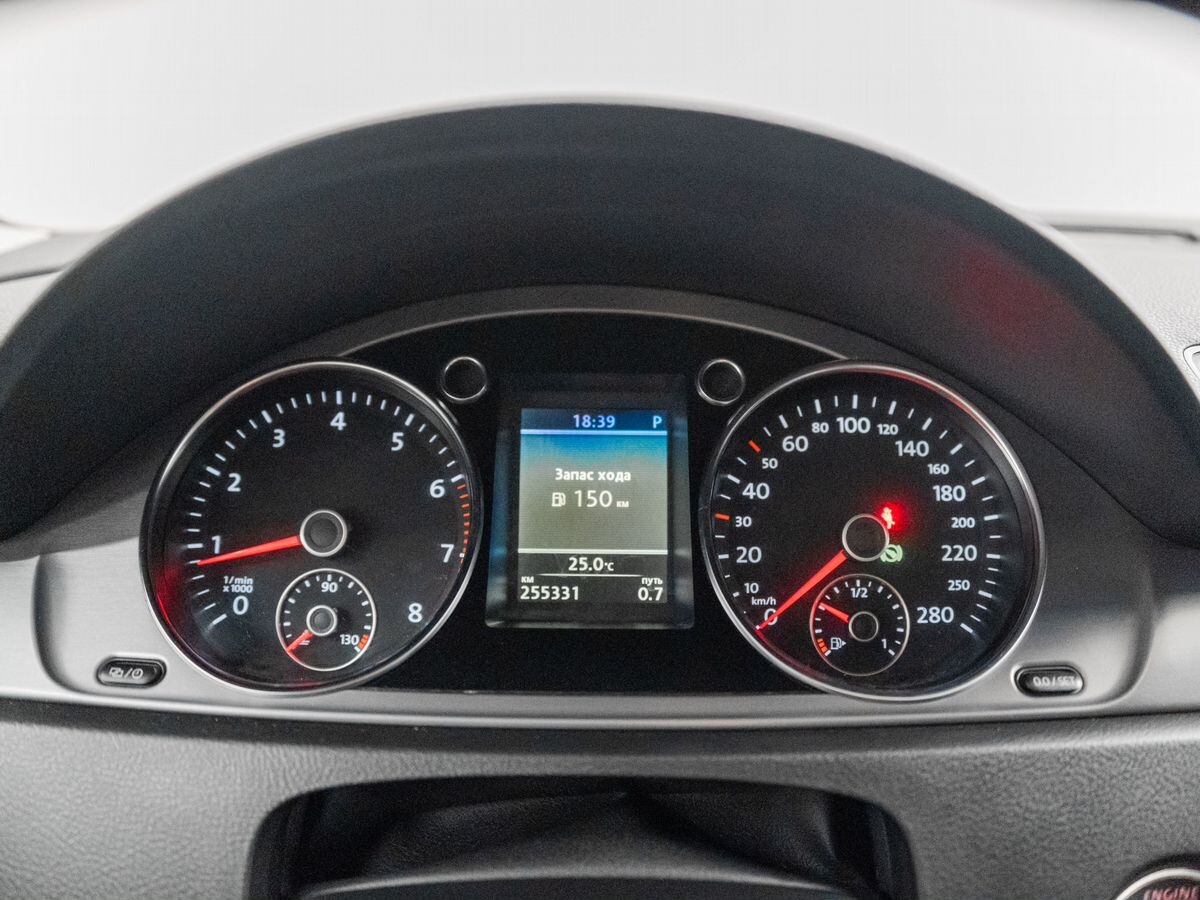 Volkswagen Passat CC 2012 - фото автомобиля