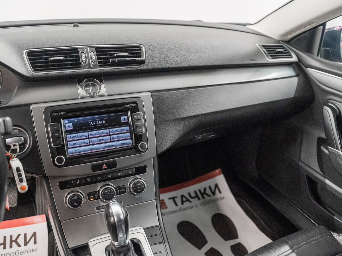 Volkswagen Passat CC 2012 - фото автомобиля