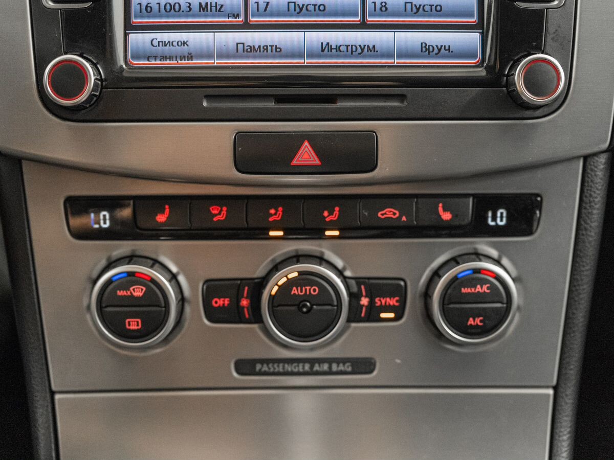 Volkswagen Passat CC 2012 - фото автомобиля