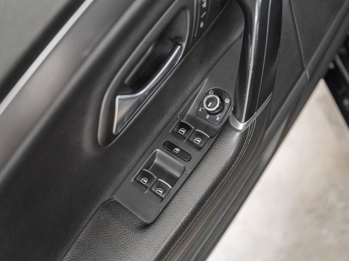 Volkswagen Passat CC 2012 - фото автомобиля