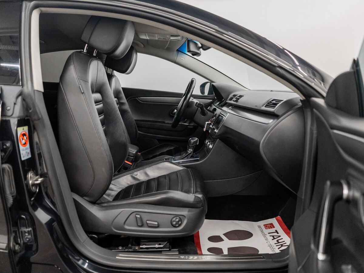 Volkswagen Passat CC 2012 - фото автомобиля