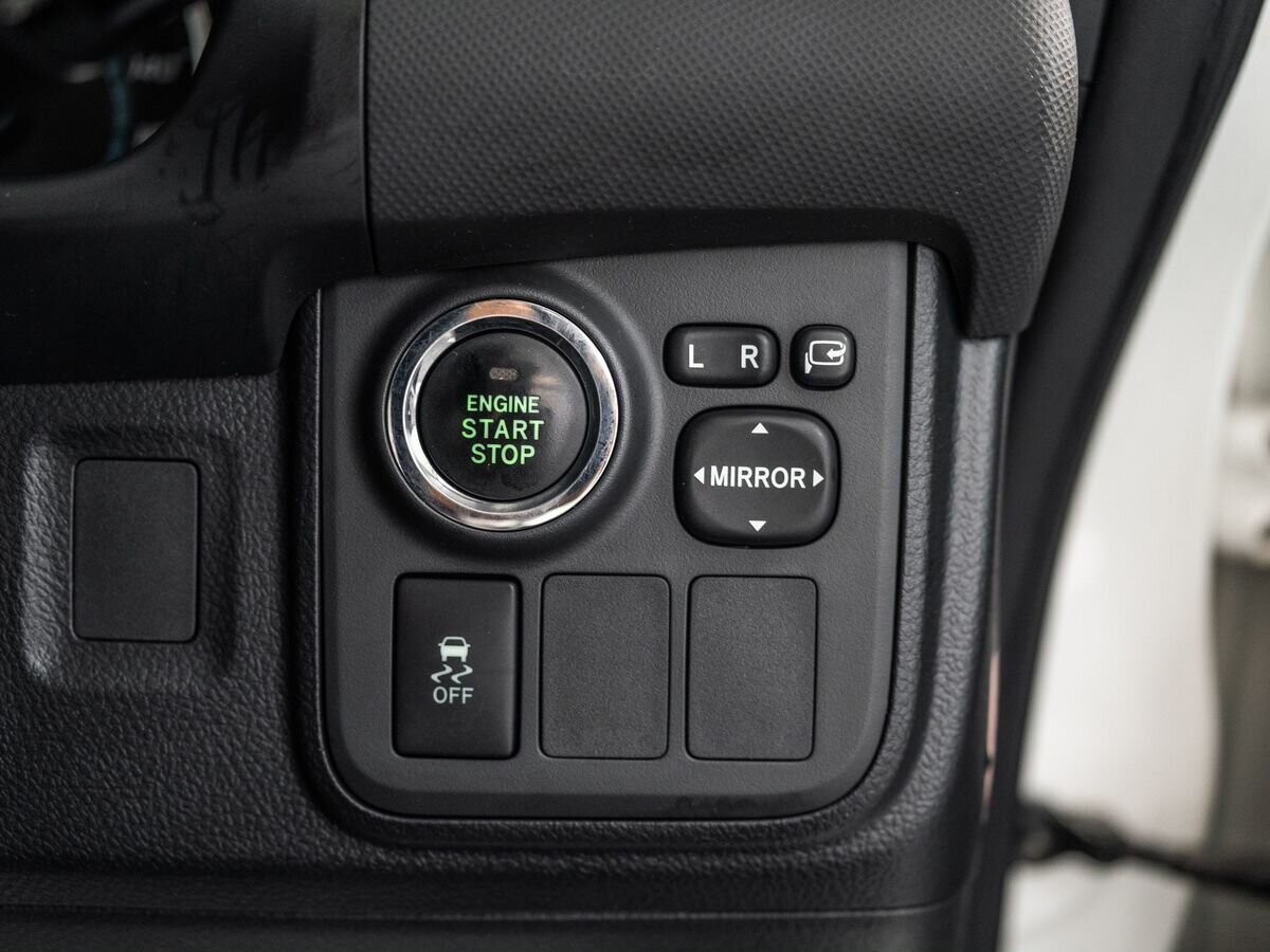 Toyota Wish 2010 - фото автомобиля