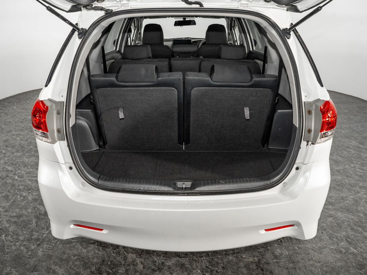 Toyota Wish 2010 - фото автомобиля