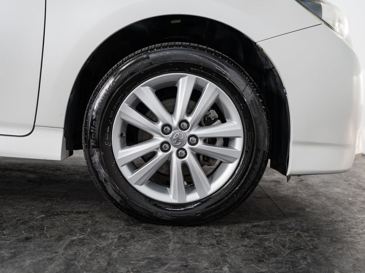Toyota Wish 2010 - фото автомобиля