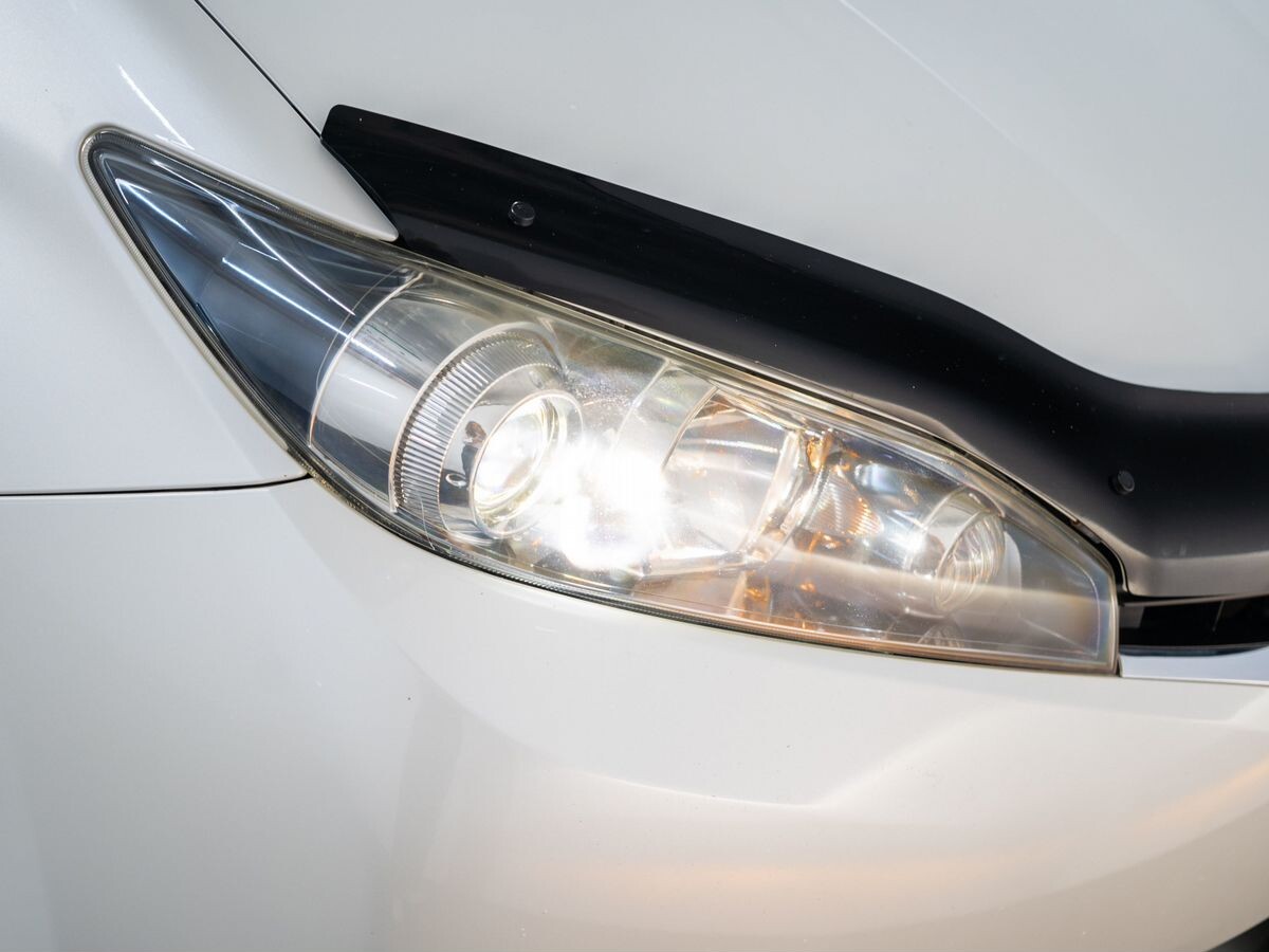Toyota Wish 2010 - фото автомобиля