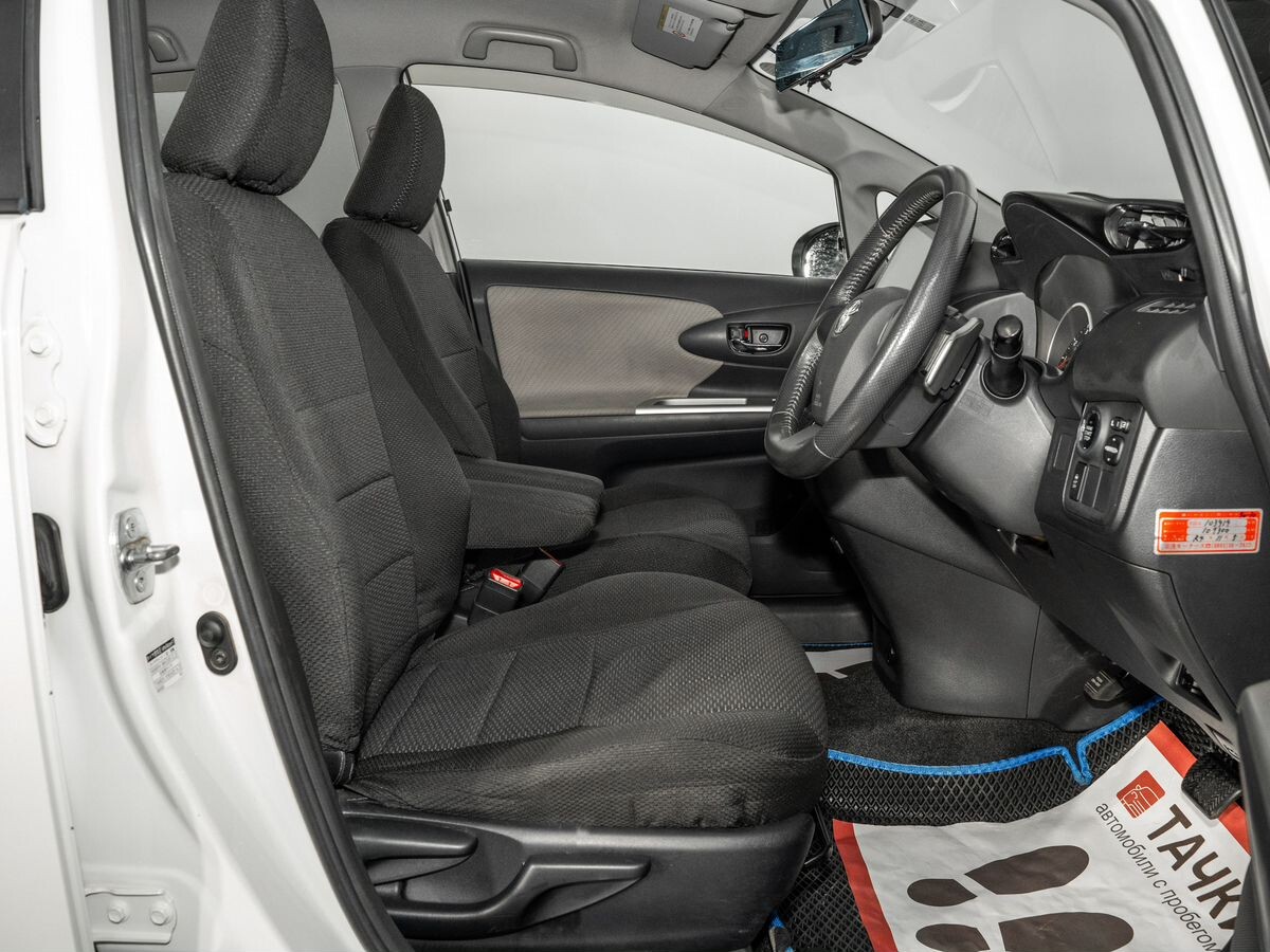 Toyota Wish 2010 - фото автомобиля