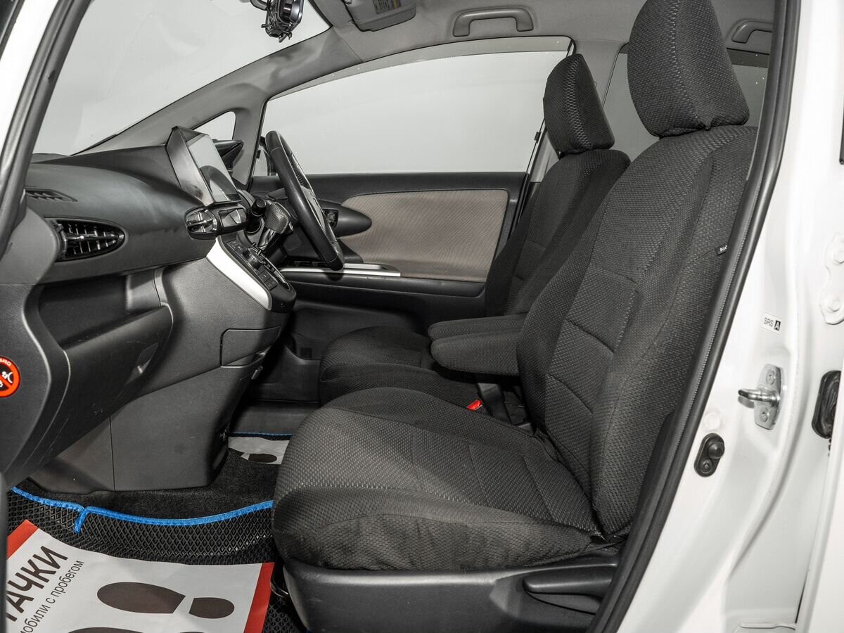 Toyota Wish 2010 - фото автомобиля