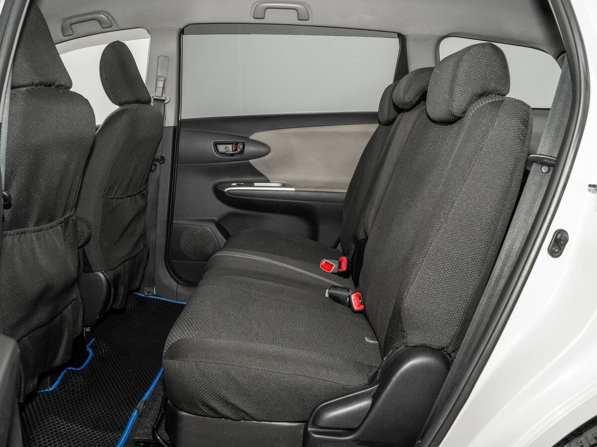 Toyota Wish 2010 - фото автомобиля