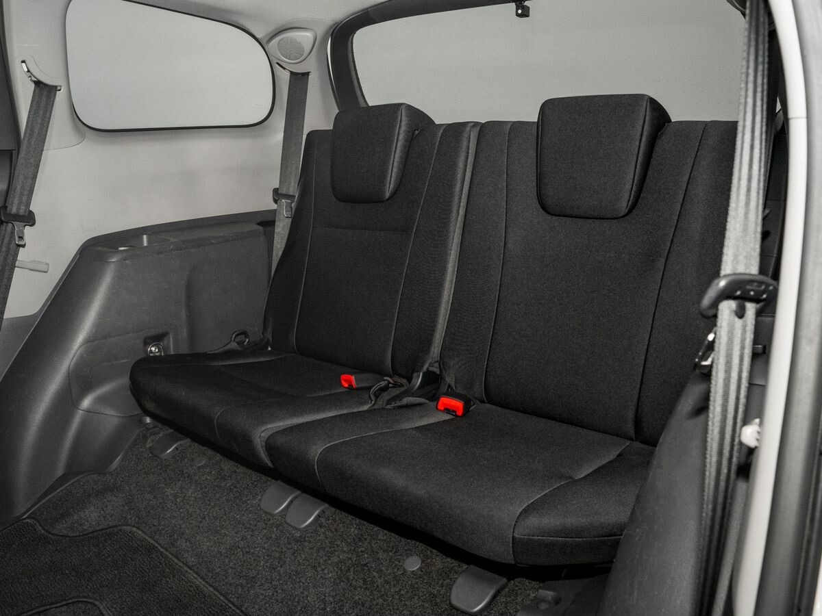 Toyota Wish 2010 - фото автомобиля