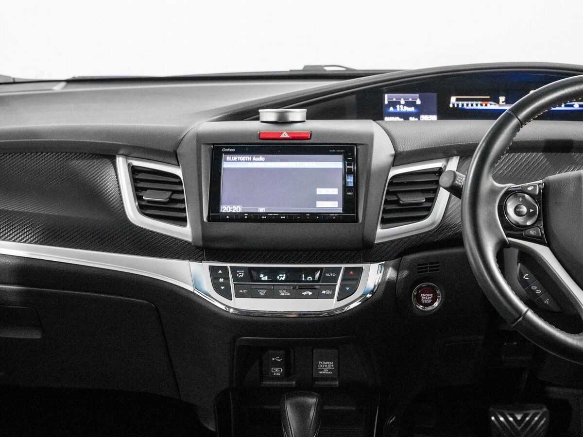 Honda Jade 2018 - фото автомобиля