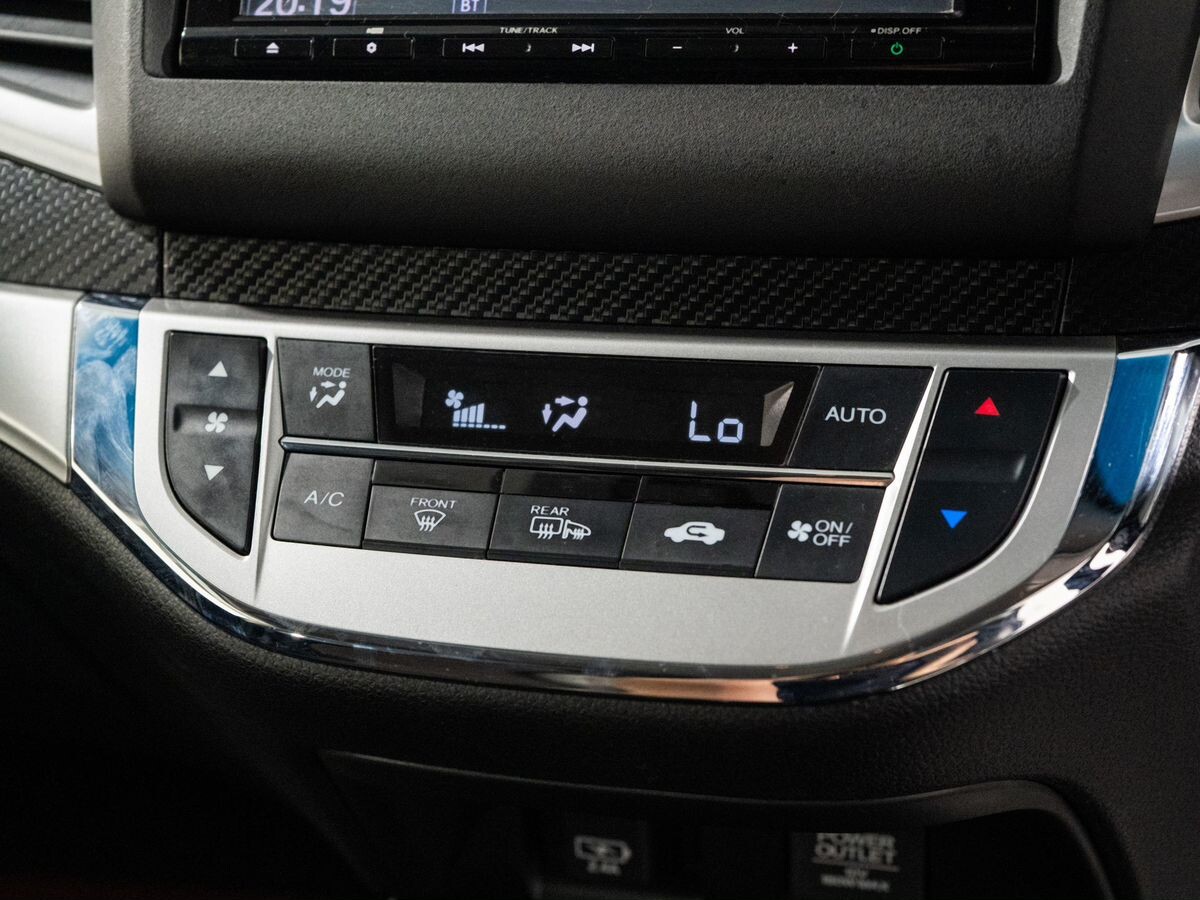 Honda Jade 2018 - фото автомобиля