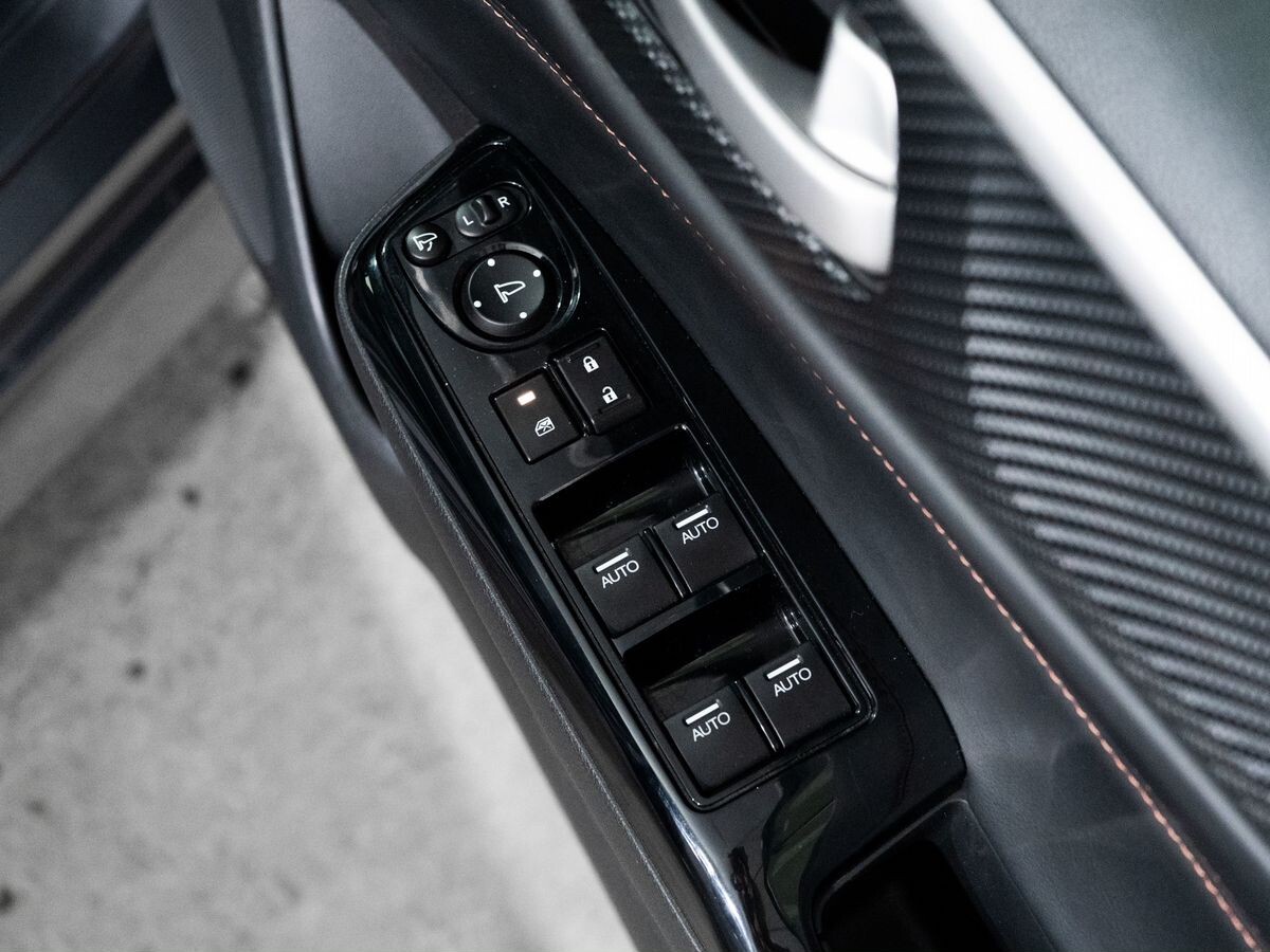 Honda Jade 2018 - фото автомобиля