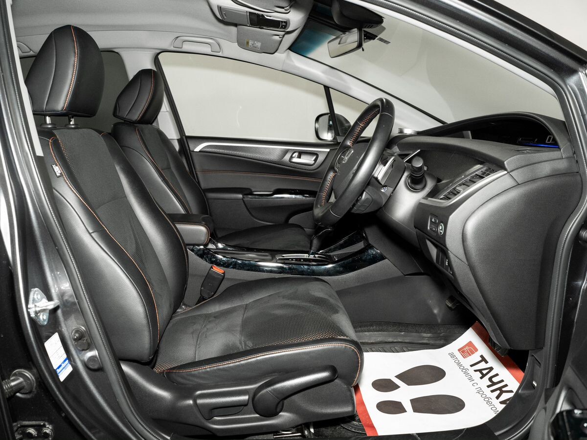 Honda Jade 2018 - фото автомобиля
