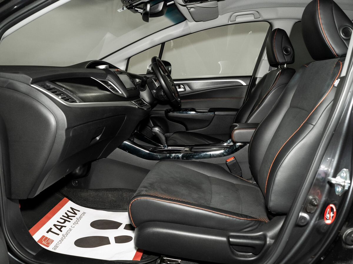 Honda Jade 2018 - фото автомобиля
