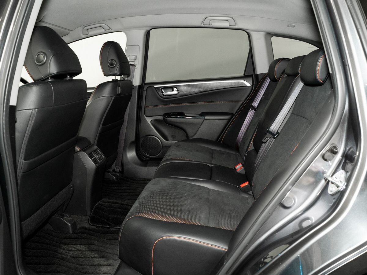 Honda Jade 2018 - фото автомобиля