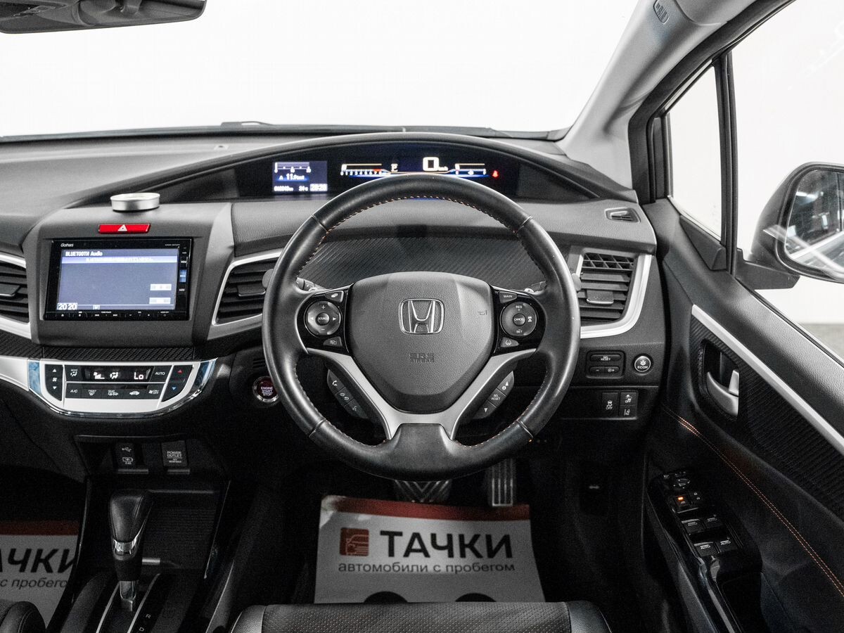 Honda Jade 2018 - фото автомобиля