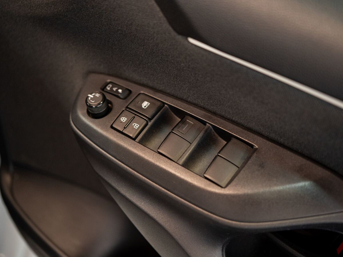 Toyota Yaris 2021 - фото автомобиля