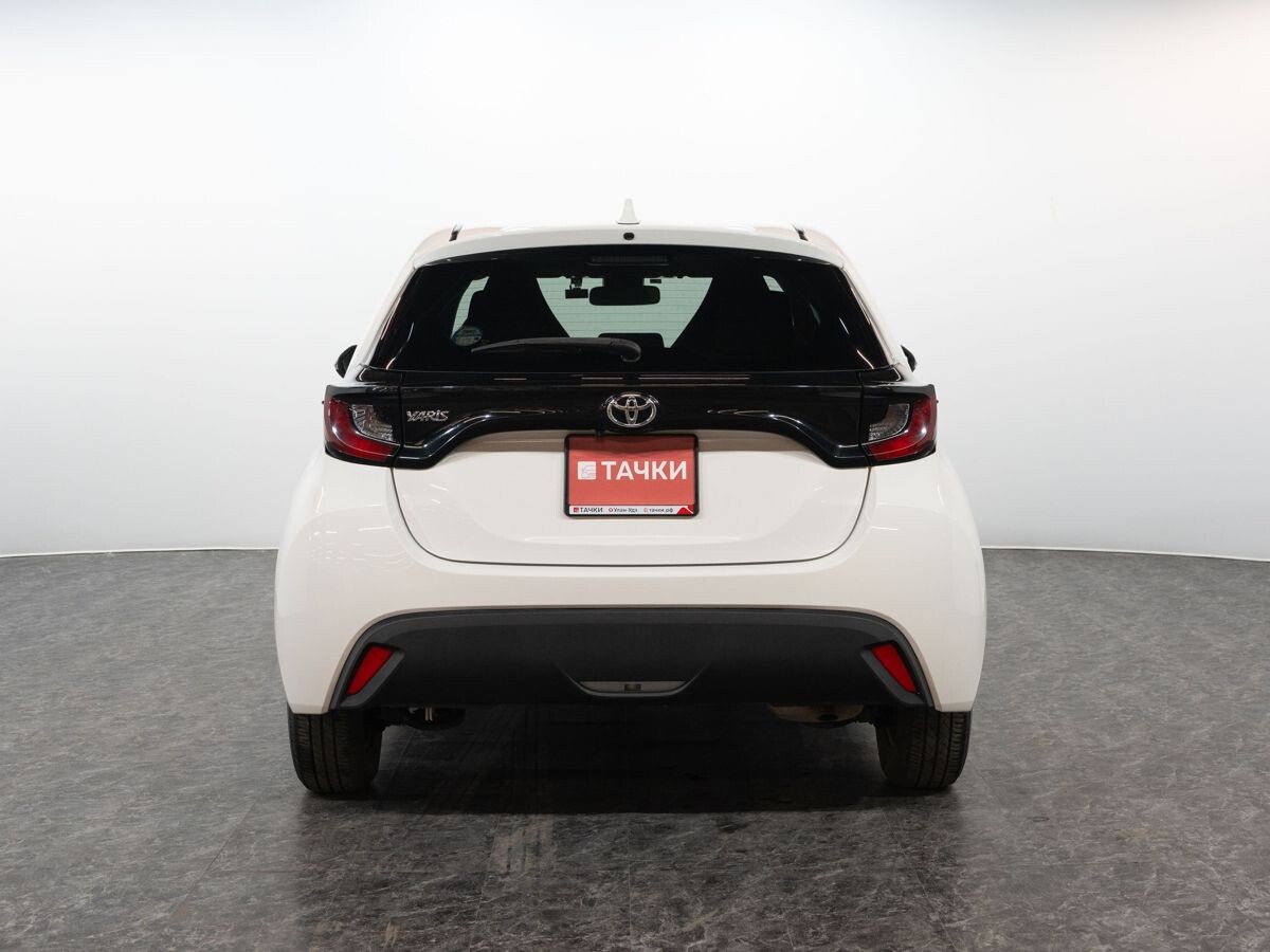 Toyota Yaris 2021 - фото автомобиля