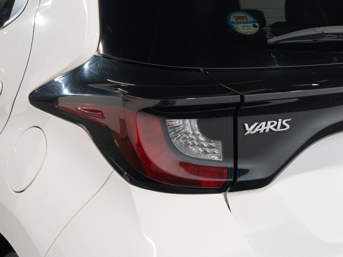 Toyota Yaris 2021 - фото автомобиля
