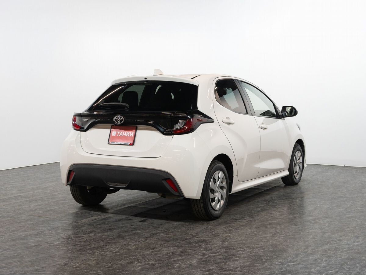 Toyota Yaris 2021 - фото автомобиля