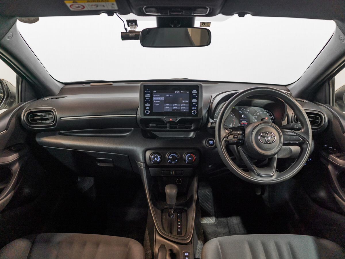Toyota Yaris 2021 - фото автомобиля