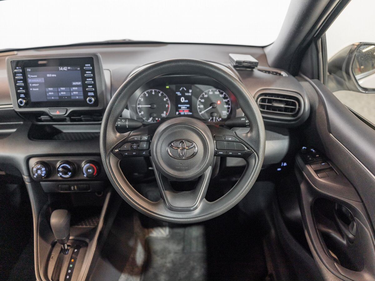 Toyota Yaris 2021 - фото автомобиля