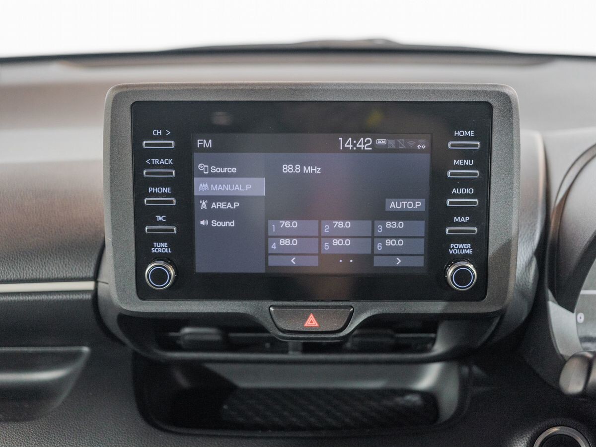 Toyota Yaris 2021 - фото автомобиля