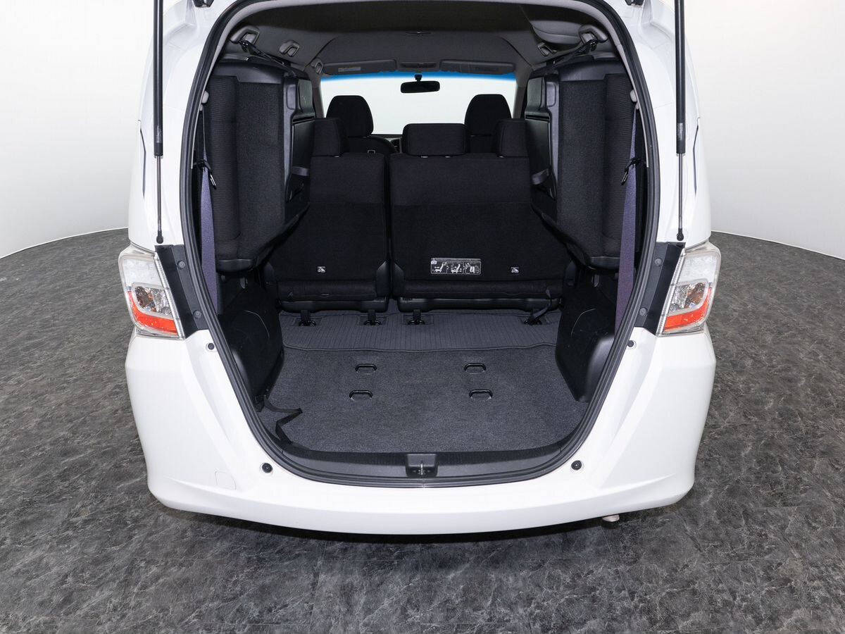 Honda Freed 2012 - фото автомобиля