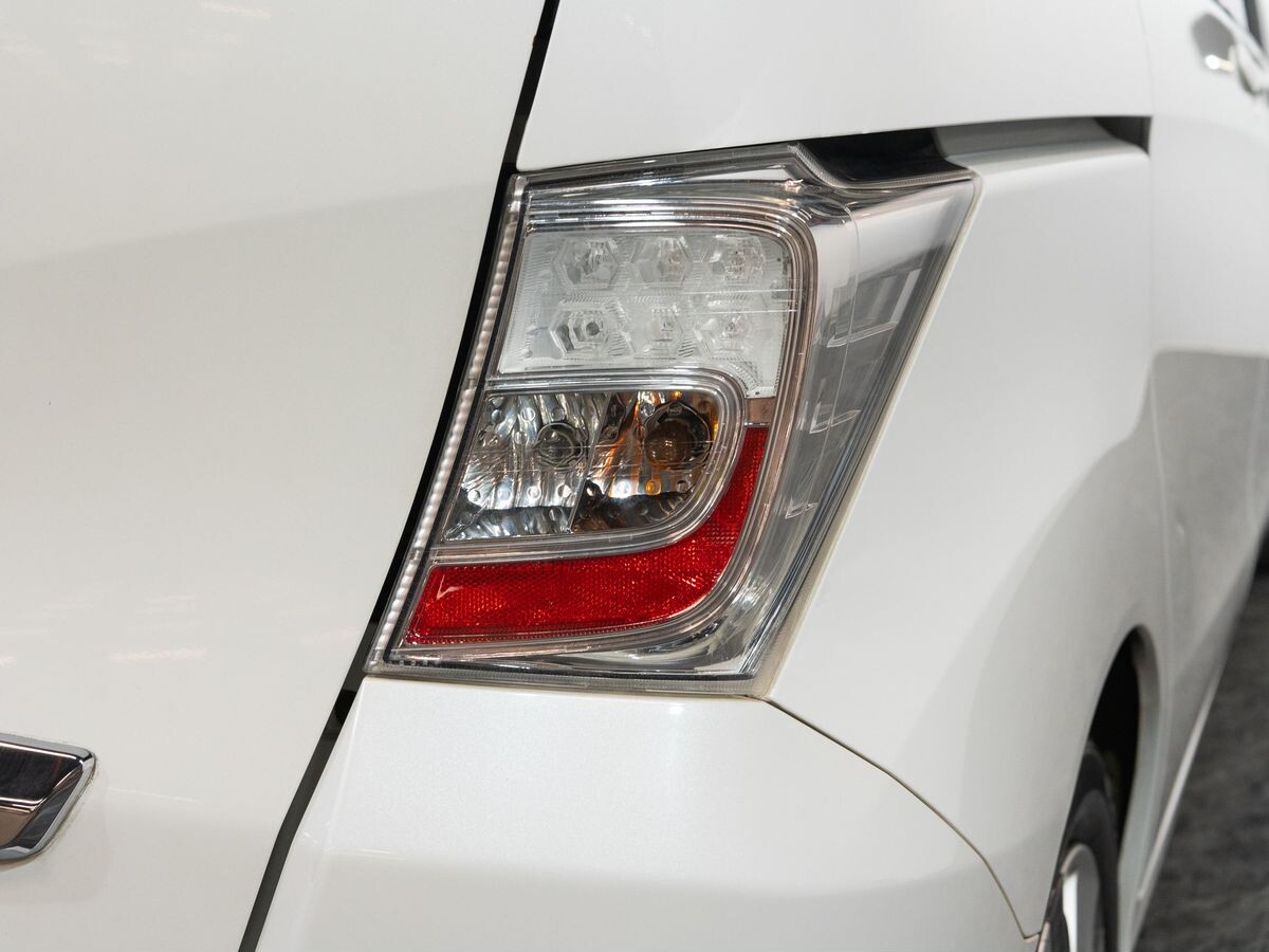 Honda Freed 2012 - фото автомобиля