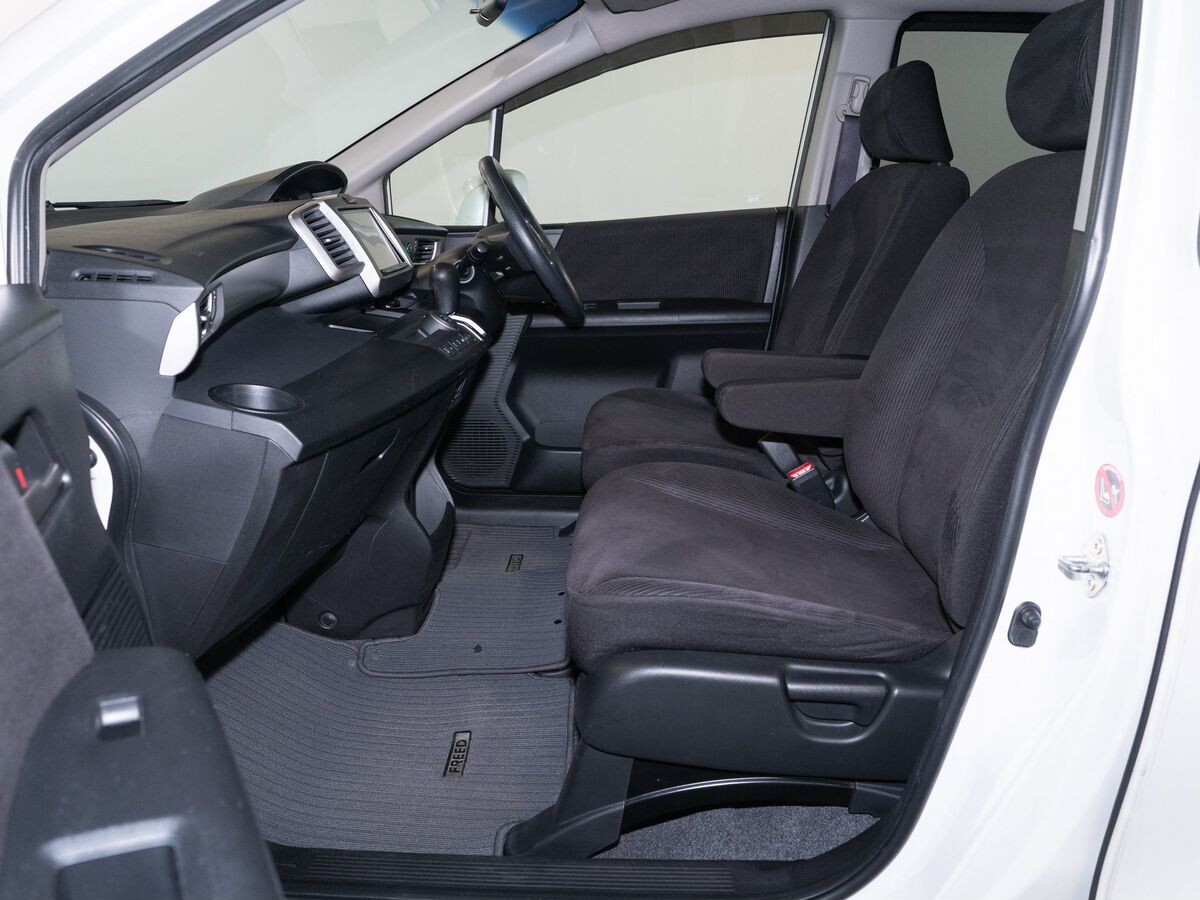 Honda Freed 2012 - фото автомобиля