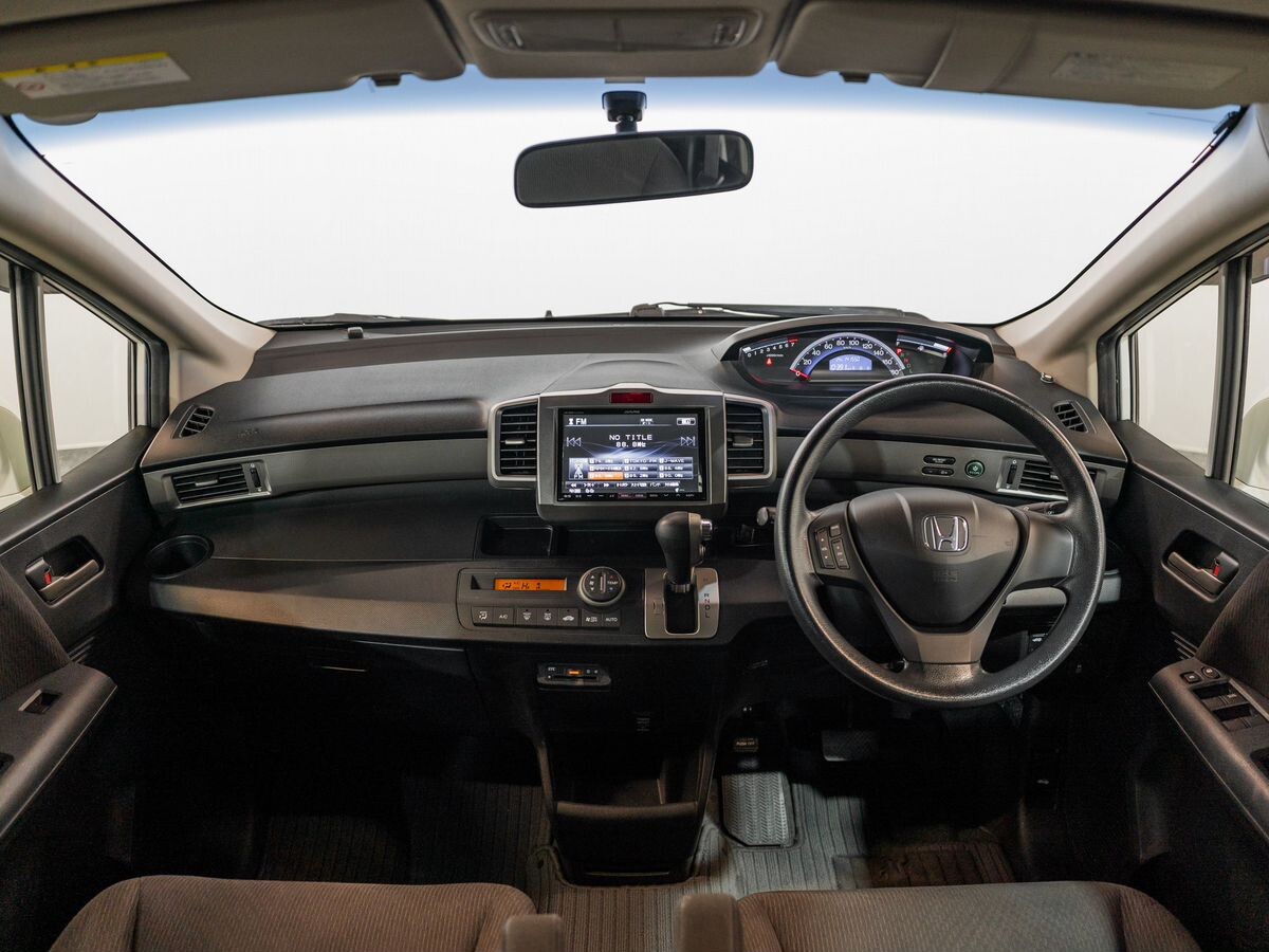 Honda Freed 2012 - фото автомобиля