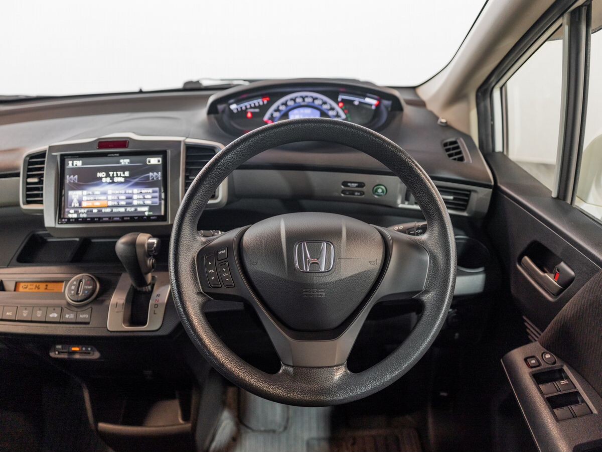 Honda Freed 2012 - фото автомобиля