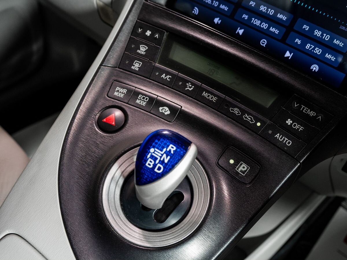 Toyota Prius 2010 - фото автомобиля