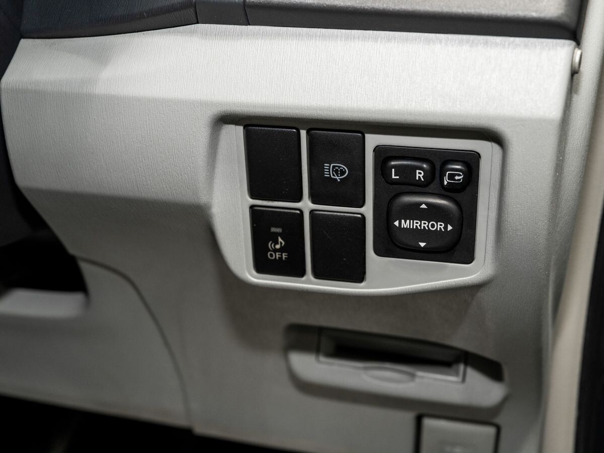 Toyota Prius 2010 - фото автомобиля