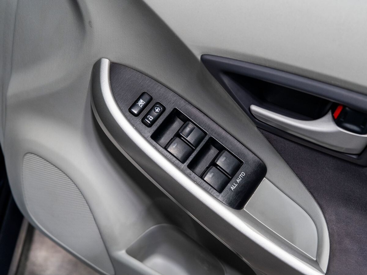 Toyota Prius 2010 - фото автомобиля