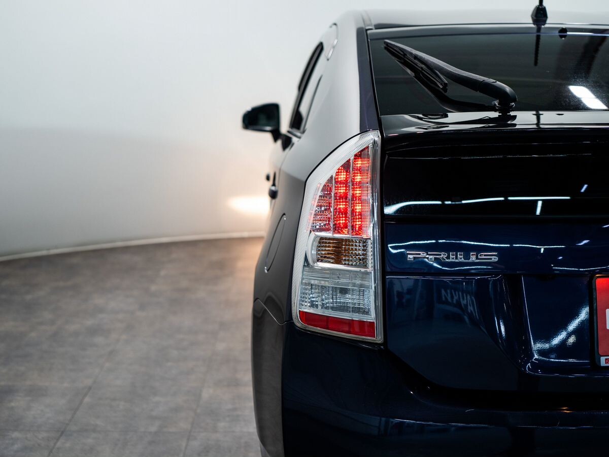 Toyota Prius 2010 - фото автомобиля