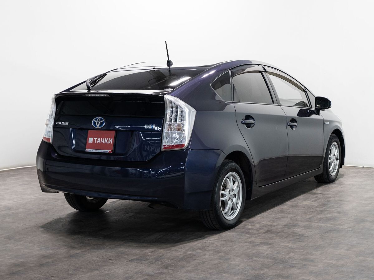 Toyota Prius 2010 - фото автомобиля