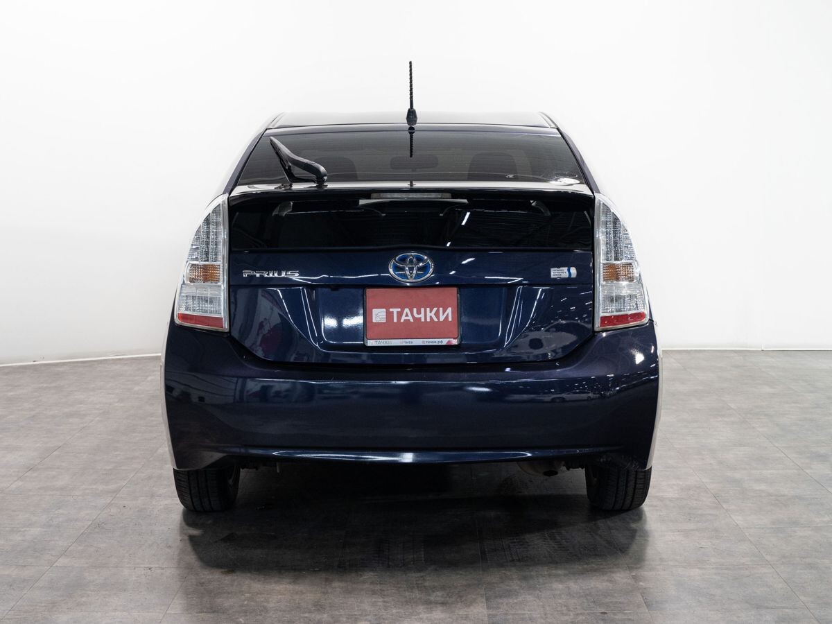Toyota Prius 2010 - фото автомобиля