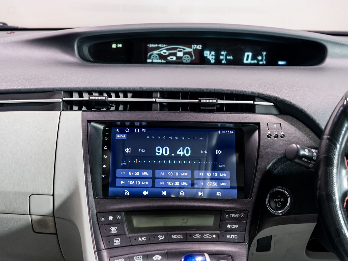 Toyota Prius 2010 - фото автомобиля