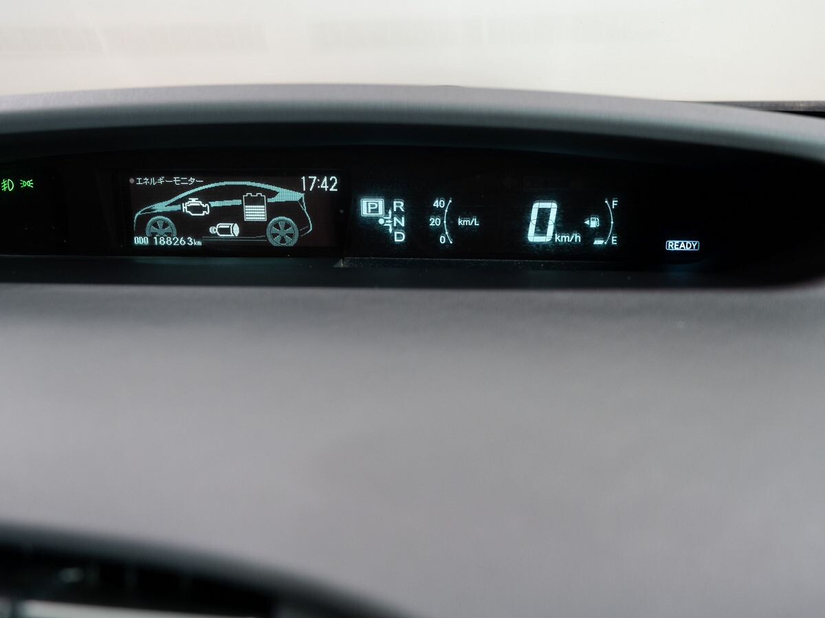 Toyota Prius 2010 - фото автомобиля